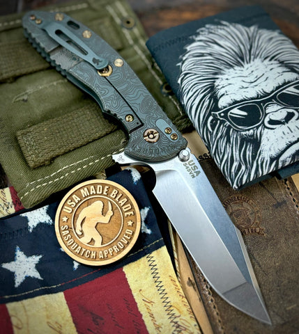 Topo Ammo Can Green Hinderer XM-24 Harpoon Spanto Black G10 Anodized Working Finish Ti and S45VN Working Finish Blade with Sasquatch Clip