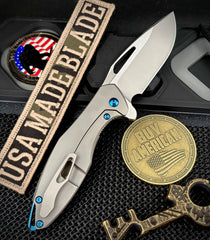 Koenig Mini Arius M390 Burnished Blade with Polished Flats Smooth Ti and Blue Hardware MA111111221