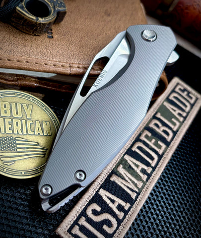Koenig Arius Patterned Ti Stonewashed M390 Blade with Polished Flats and Ti Hardware AR11211111