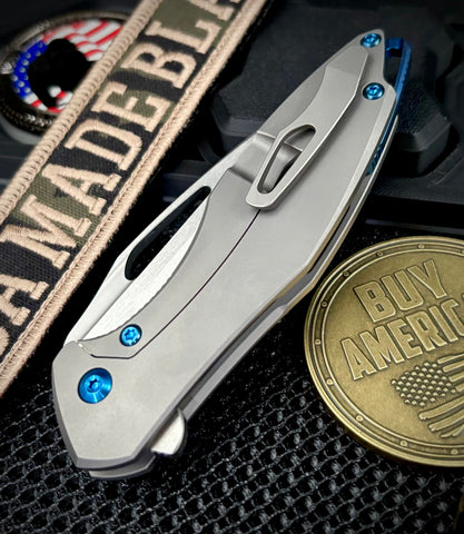 Koenig Mini Arius M390 Burnished Blade with Polished Flats Smooth Ti and Blue Hardware MA111111221