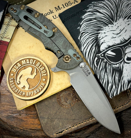 Topo Ammo Can Green Hinderer XM-18 3.25 Spearpoint Black G10 Working Finish Topo Ti Working Finish Blade S45VN Blade and Sasquatch Clip - USA MB