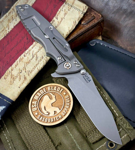 Hinderer Eklipse 3.5" Skinny Hollow Ground Slicer Translucent Green G10 Working Finish Ti Working Finish Magnacut Blade