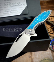 Koenig Mini Arius with M390 Aqua Blue Twill Inlay Brightwash Blade with Polished Flats and Silver Ti Hardware