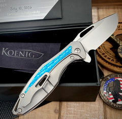 Koenig Mini Arius with M390 Aqua Blue Twill Inlay Brightwash Blade with Polished Flats and Silver Ti Hardware