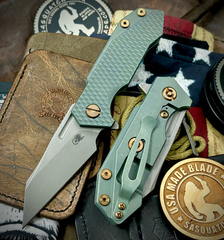 Ammo Can Green Wharnie Hinderer Half Track Gen 2 Anodized Textured Ti Presentation Side, Smooth Ti Lockside Magnacut Working Finish Blade Bronzed Out HW