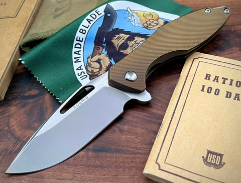 Koenig Arius Flipper C-Pattern Bronze Ti Brightwashed Blade with Polished Flats M390 Raw HW AR12599177 - USA MB