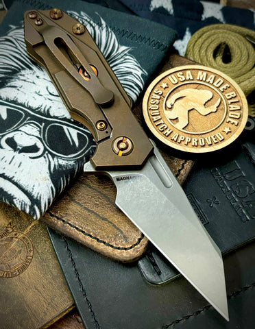 Battle Bronzed Out Wharnie Hinderer Half Track Gen 2 Anodized Textured Ti Presentation Side, Smooth Ti Lockside Magnacut Working Finish Blade Bronzed Out HW