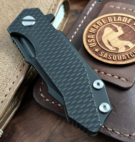 Battle Black Hinderer Half Track Harpoon Spanto Gen 2 Textured Ti Presentation Side, Smooth Ti Lockside Full Magnacut Blade