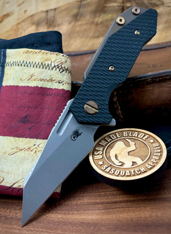 Battle Stars & Stripes Bronzed Out Wharnie Hinderer Half Track Gen 2 Black G10 Anodized Working Finish Ti with Working Finish Magnacut Blade and Bronzed Out HW