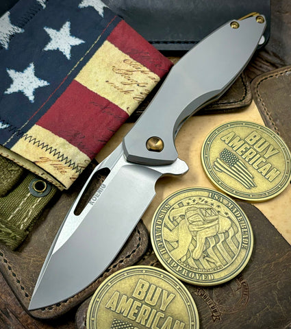 Koenig Arius Flipper Plain Ti Burnished Blade with Polished Flats M390 and Bronze Ti Hardware AR11111331 - USA MB
