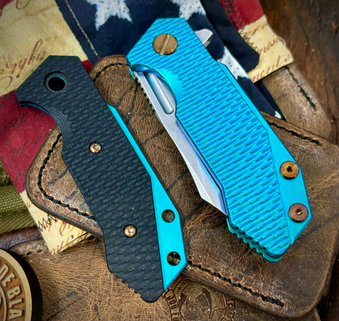 Caribbean Blue Wharnie Hinderer Half Track Gen 2 Textured Ti Anodized Stonewashed Presentation Side, Smooth Ti Lockside Magnacut Stonewashed Blade Bronzed Out HW