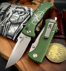 Squatchfinder Defiant-7 Talos Button Lock with Magnacut Blade and customized Green Hardcoat Anodized Aluminum Handles
