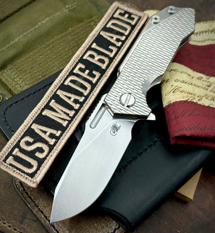 Slicer Hinderer Half Track Gen 2 Textured Ti Stonewashed Presentation Side, Smooth Ti Lockside Magnacut Stonewashed Blade