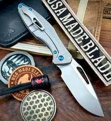 Non Flipper Koenig Mini Arius with M390 Burnished Blade with Polished Flats Plexa Ti and Blue Ti Hardware  MA21511221P - USA MB