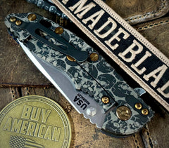 Skull Pattern Hinderer XM-18 3.5 Spanto Customized Battle Black DLC Ti Blue/Black G10 Stonewashed Magnacut Blade Bronzed Out HW